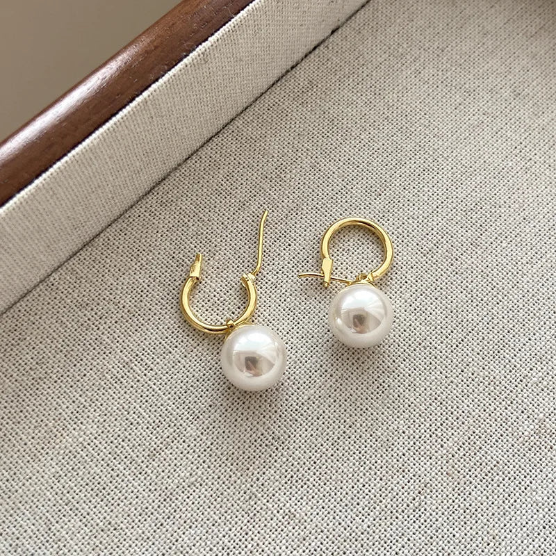 Hoop earrings with pearl pendant